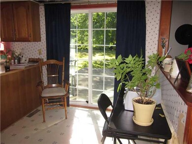 Kitchen. Informal kitchen eating area.