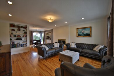 Living Room (2)