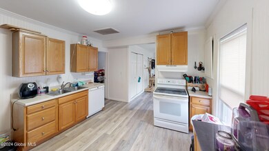 18 Garfield St, Glens Falls, NY 12801 - photo 7