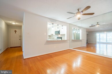 10076 Oakton Terrace Rd, Oakton, VA 22124 - photo 5