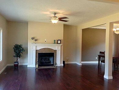 328 Westbrook Ct, Columbus, IN 47201 - photo 3