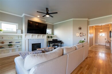 2113 Cox Ln, Moore, OK 73160 - photo 4