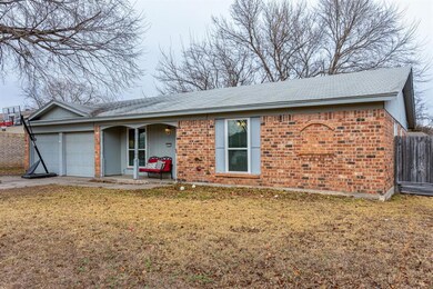 7925 Shannon Ln, North Richland Hills, TX 76180 - photo 2