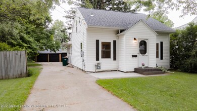 211 W Berry Ave, Lansing, MI 48910 - photo 3