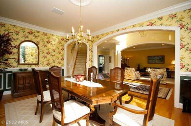 8304 Elm Grove Ct, Vienna, VA 22182 - photo 5