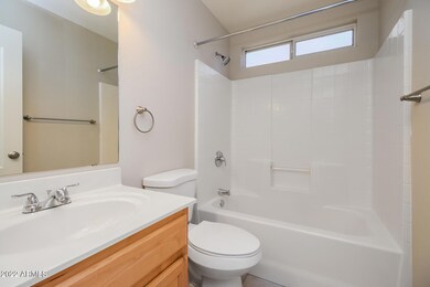 013-photo-bathroom-11387357