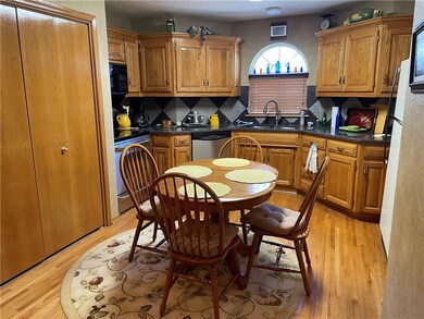 404 NW Augusta Ct, Blue Springs, MO 64014 - photo 2