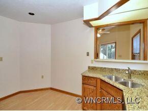 EATING AREA OF SPACIOUS KIT.