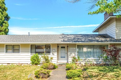 1110 Crown Ave, Central Point, OR 97502 - photo 7