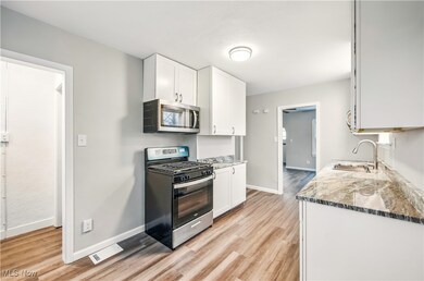 414 10th St, Struthers, OH 44471 - photo 5