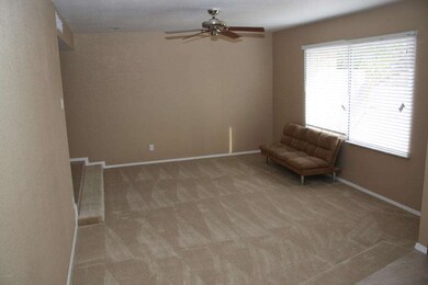 13622 N 51st-entry room