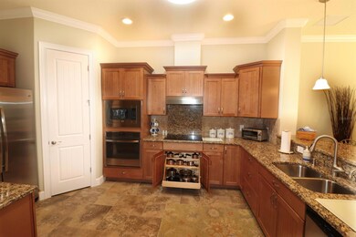 Custom Kitchen Cabinets & Drawers