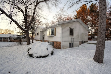 6324 Crestwood Cir, Mc Farland, WI 53558 - photo 4