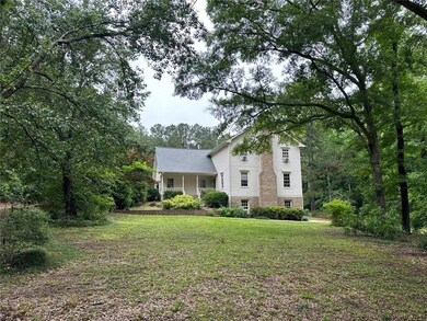 View of front facade with a front lawn