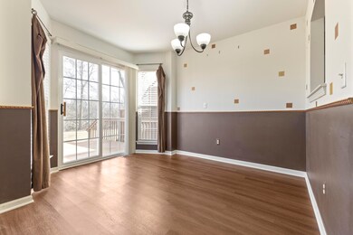 4753 Grove - INT-18