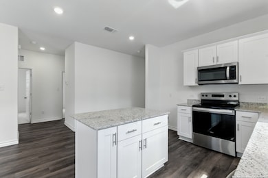 939 Bluegrass Point, New Braunfels, TX 78130 - photo 5