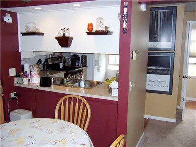 Kitchen. Dining area.
