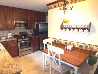 Kitchen eating are - ceramic tile flooring in Kitc