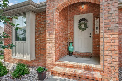 737 N Taylor Way-5
