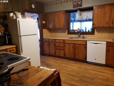 340 N Sheridan St, Mount Angel, OR 97362 - photo 4