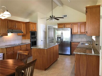 Spacious Kitchen w/Island and New Applicances-Micr
