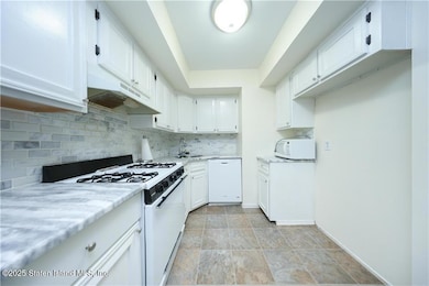 26 Gardenia Ln unit 95, Staten Island, NY 10314 - photo 7