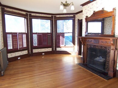 FR with exceptional fireplace