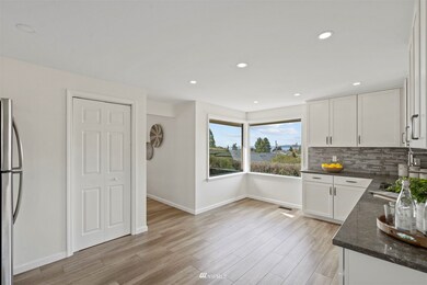 1039 Edmonds St, Edmonds, WA 98020 - photo 5