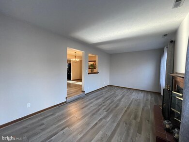 23193 Falling Leaf Ln, California, MD 20619 - photo 4