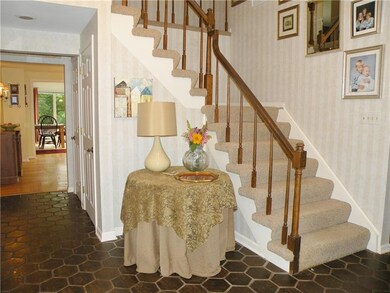 214 Settlers Court Foyer
