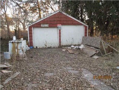 Detached garage