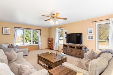 graphicbee07-1426-16thSt-Boone