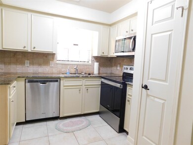 8 Tulip Hill Ct, Spring, TX 77380 - photo 2