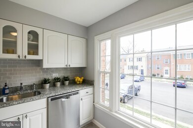 2933 Waterford Ct, Vienna, VA 22181 - photo 3