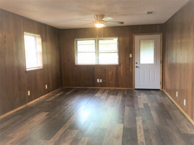 1915 Leslie St, Denton, TX 76205 - photo 6