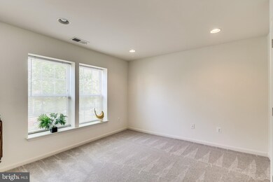 8253 Macintosh Ct, Jessup, MD 20794 - photo 4
