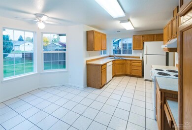 2029 SW 29th St, Redmond, OR 97756 - photo 4