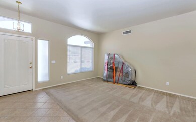 4409 E Cottonwood Ln-large-003-3-Living