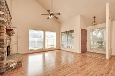 8410 Scenic Green Dr, Houston, TX 77088 - photo 5