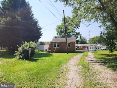 452 Graythorn Rd, Middle River, MD 21220 - photo 4