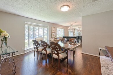 13914 Saint Marys Ln, Houston, TX 77079 - photo 5