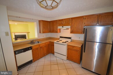 15016 Oak Crest Ct, Dumfries, VA 22025 - photo 5