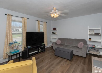 521 N Howell St, Davenport, IA 52802 - photo 3