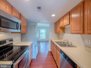 22414 Stablehouse Dr, Sterling, VA 20164 - photo 4