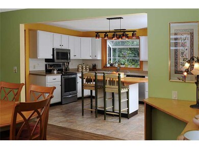 124 Winsome Dr, Saunderstown, RI 02874 - photo 5