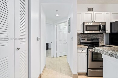 17150 N Bay Rd unit 2618, Sunny Isles Beach, FL 33160 - photo 4