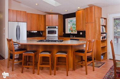 Kitchen_Breakfast Bar