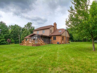 423 Bramble Ln, Brooklyn, WI 53521 - photo 4