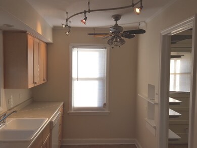 327 N Prairie Ave, Mundelein, IL 60060 - photo 6