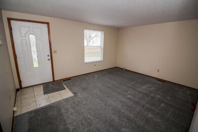 2038 Shawbury Ct W, Columbus, OH 43229 - photo 2
